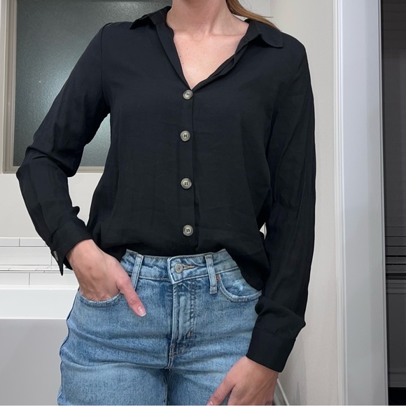 Tops - Black- Long sleeve timing full button.